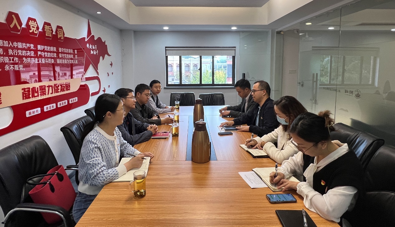 省供銷(xiāo)社直屬機關(guān)紀委副書(shū)記翁仕鵬帶隊調研集團獅峰茶業(yè)黨支部黨建與業(yè)務(wù)融合情況