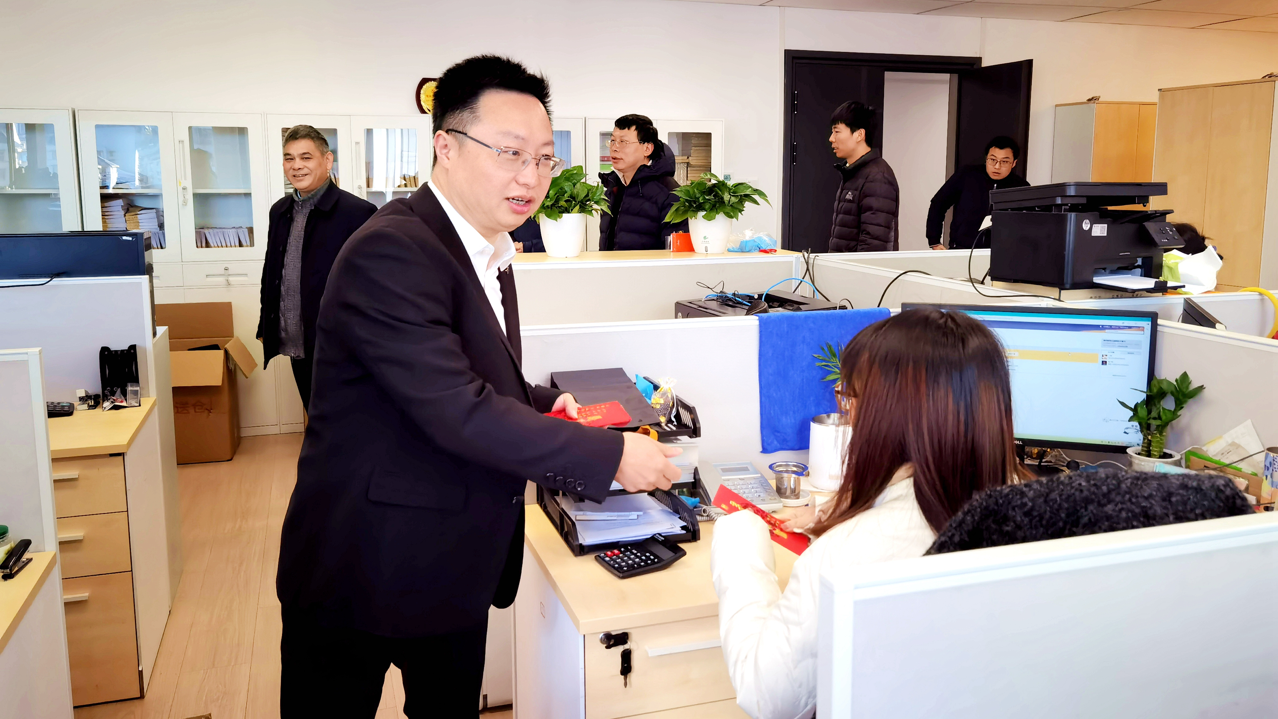 開(kāi)工首日鼓干勁 凝心聚力啟新程丨浙茶集團領(lǐng)導開(kāi)展2025新春開(kāi)工慰問(wèn)